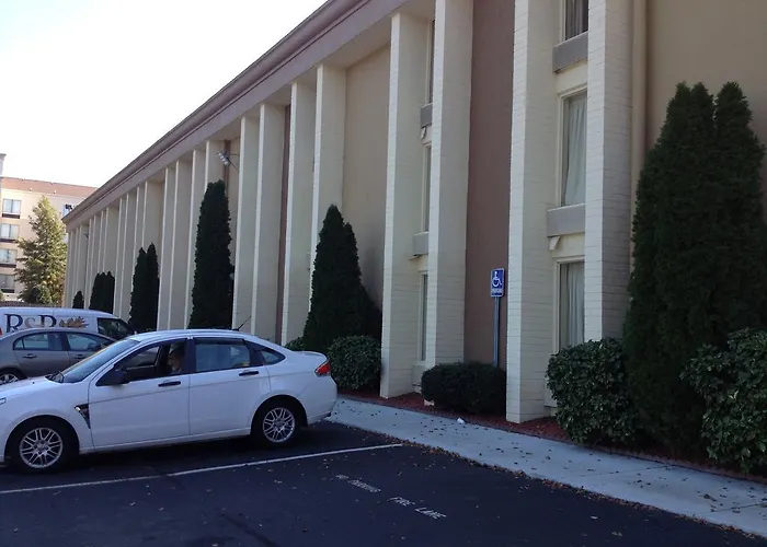 Baymont By Wyndham Charlotte-Airport Coliseum Hotel